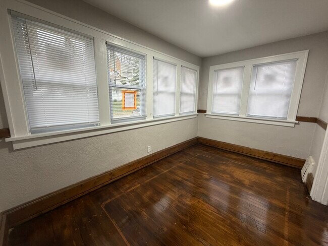 Foto del edificio - 317 E Irvington Ave