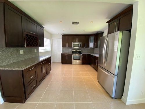 Foto del edificio - 152 SW 61st Ave