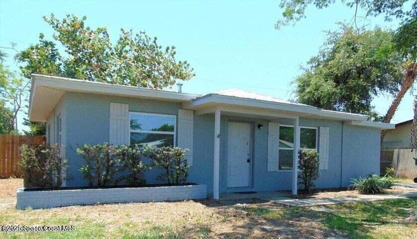 Foto principal - 2417 Delaware Dr