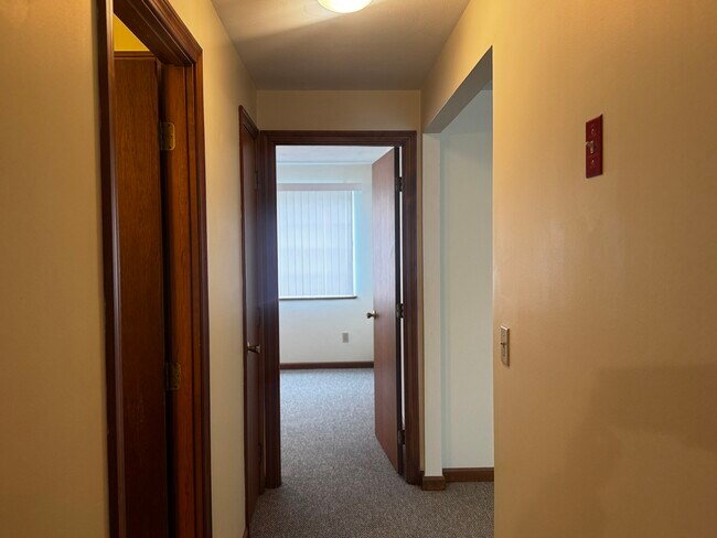 Foto del edificio - 182 Chenango Ave