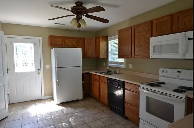 Building Photo - 1109 N Don St