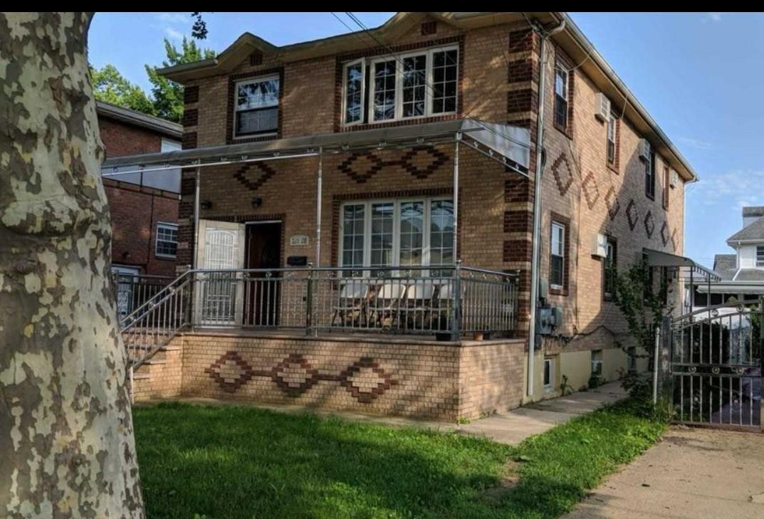 Foto principal - 221-28 Edmore Ave