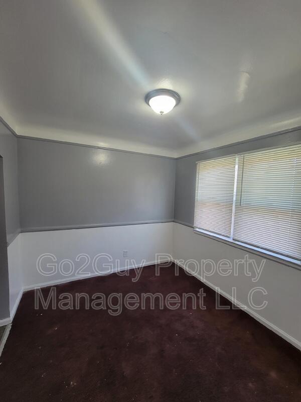 Foto del edificio - 9921 Warwick St