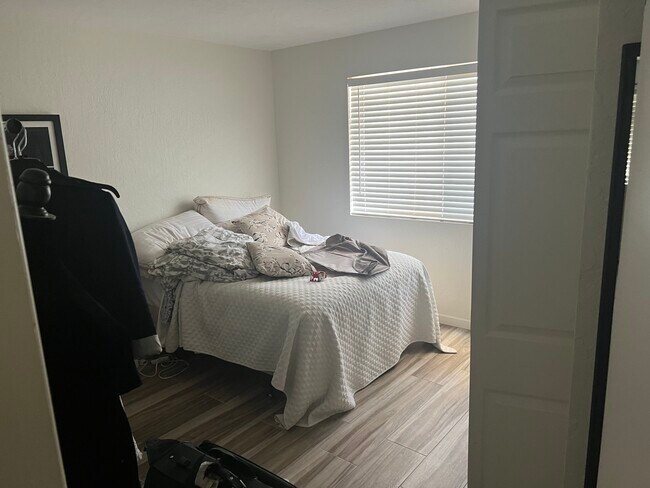 Building Photo - 6815 E 2nd St