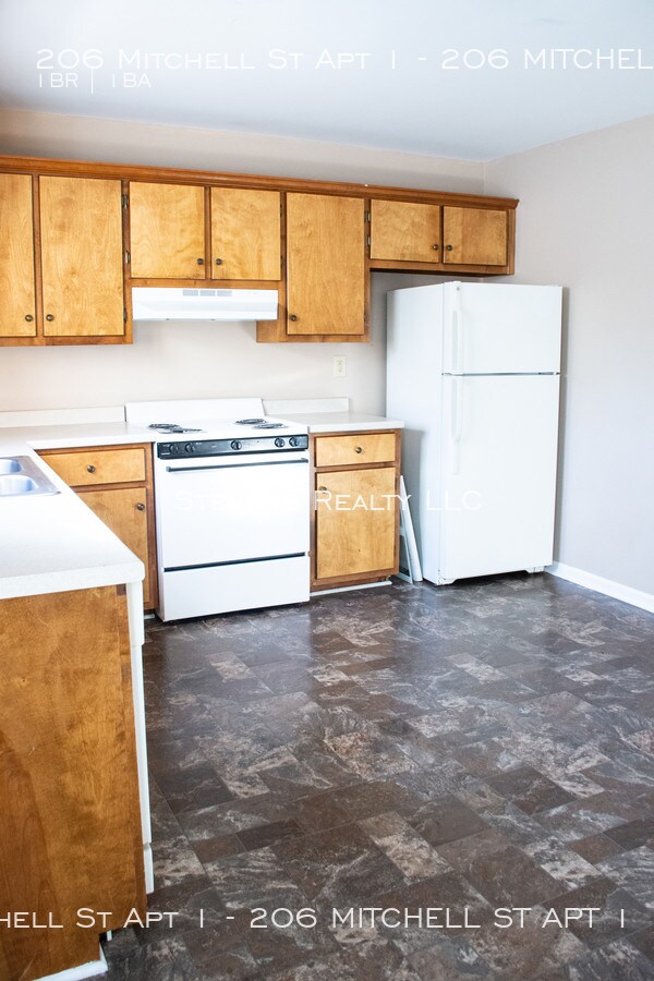 Building Photo - 206 Mitchell St