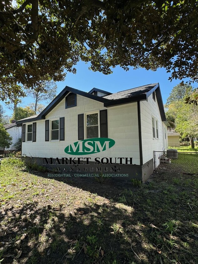Primary Photo - ~APPLICATION PENDING~Charming bungalow nea...