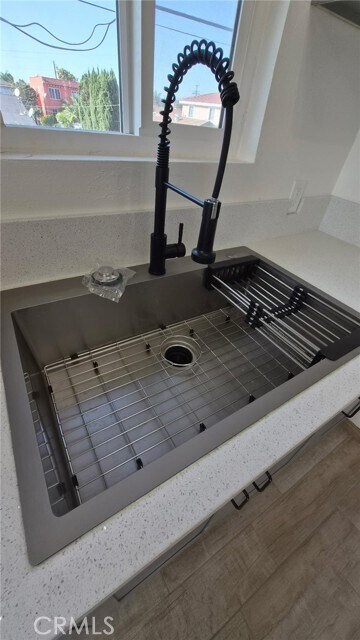 Foto del edificio - 645 S Gerhart Ave