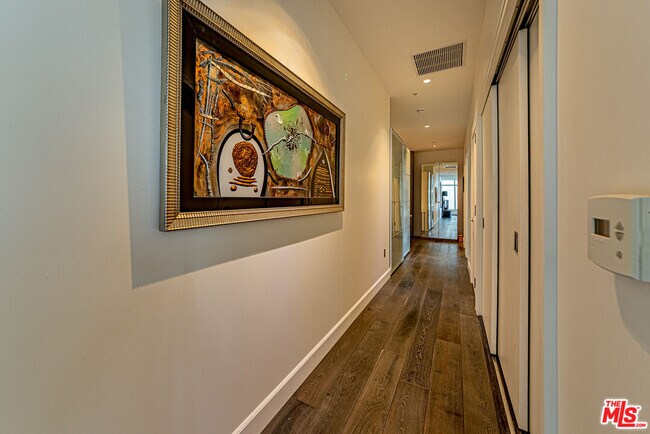 Foto del edificio - 1155 S Grand Ave