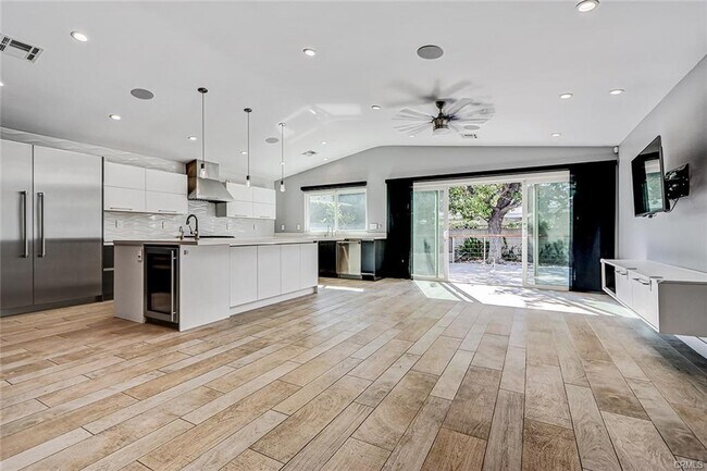 Foto del edificio - 1540 Marine Ave