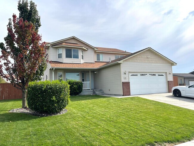 Foto del edificio - Very Spacious Four Bedroom Home in Pasco!