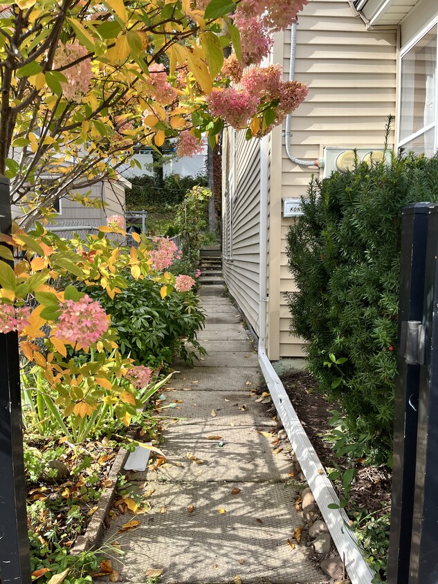 Primary Photo - 144 Worth Ave