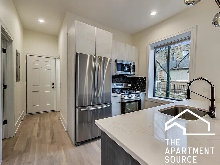 Foto principal - 2553 W Hirsch St