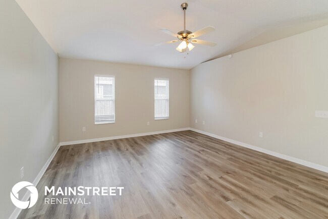 Foto del edificio - 1160 N St Johns St