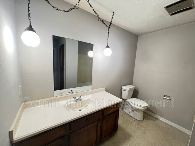 Foto del edificio - 1527 N Marque Ann Dr