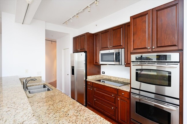Building Photo - 1235 S Prairie Ave