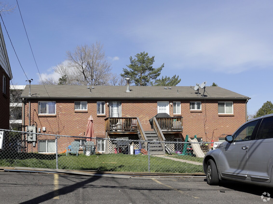 Building Photo - 2316 S Linden Ct