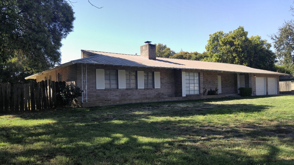 Primary Photo - 1157 East Ave