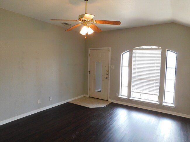 Foto del edificio - 3707 Dustin Ct