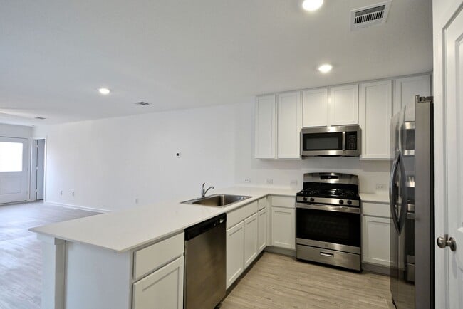 Building Photo - 768 Grey Dove Trl