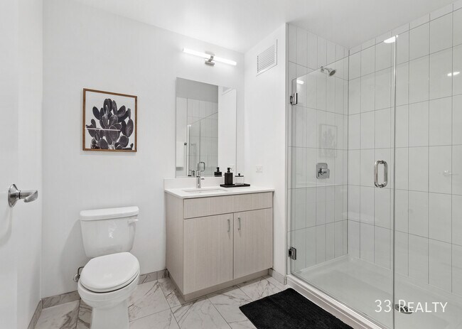 Building Photo - 2 Bed/2 Bath - Available ASAP!