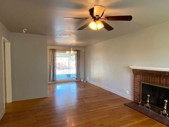 Building Photo - Nice 3 Bed, 1 Bath Home in the Country Clu...