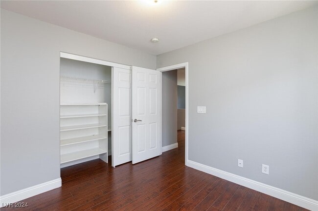 Building Photo - 9556 Knotweed Ave