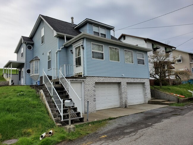 Building Photo - 384 Gilmore St