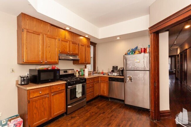 Foto del edificio - 4 bedroom in Chicago IL 60613