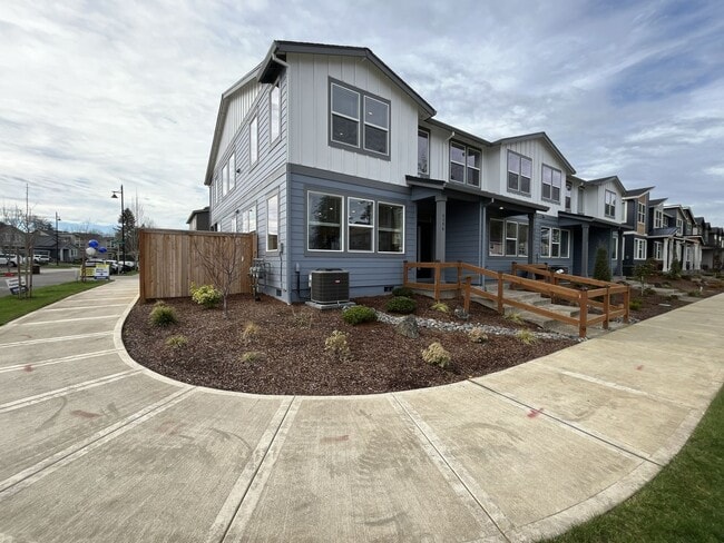 Foto del edificio - COMING SOON!!! Brand New 3BD Corner Lot Home with Open Layout & Modern Finishes