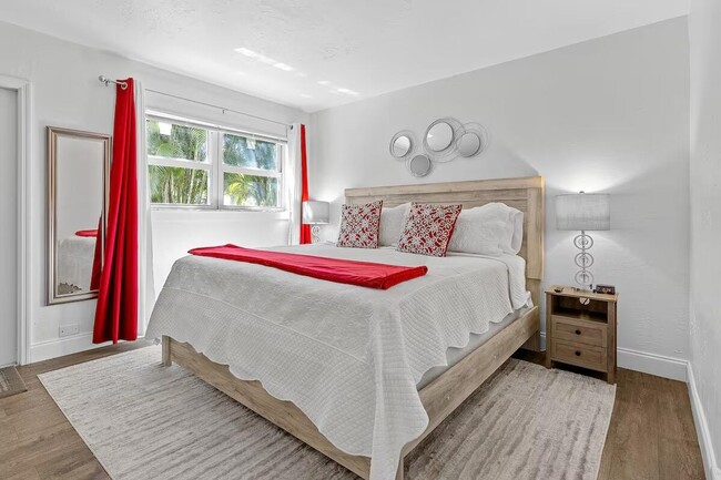 Building Photo - 101 NE 4th St