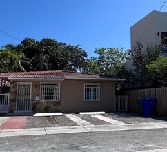 Building Photo - 980 SW 10th St