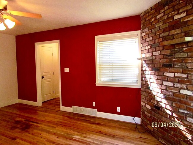 Foto del edificio - 3 Bedroom (+ bonus room) 2  Bath Home Clos...