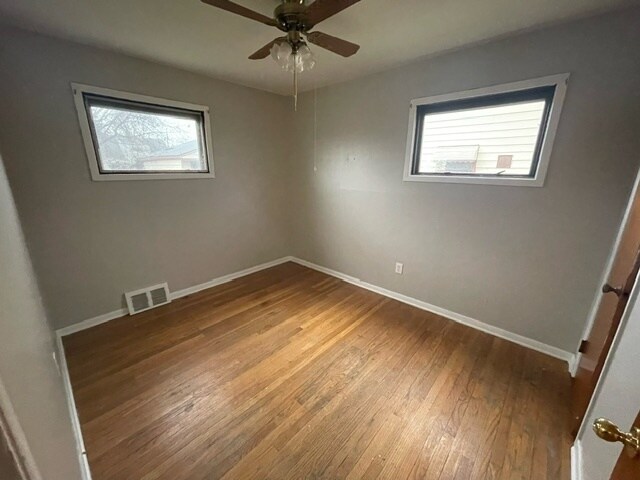 Foto del edificio - 4985 Broadview Rd
