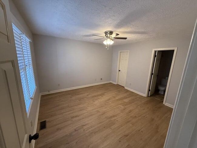 Foto del edificio - 34 Sassafras Grove