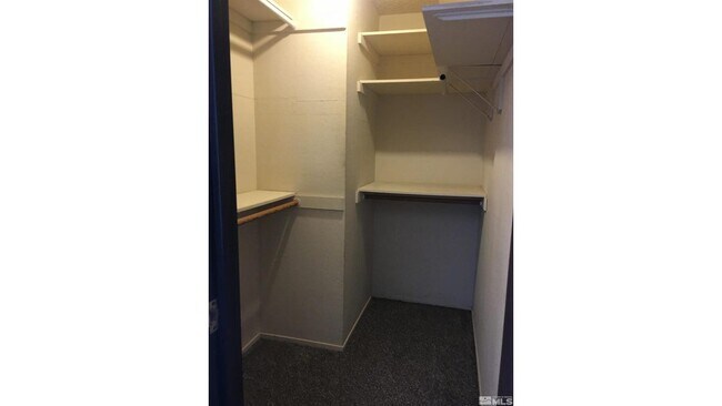 Foto del edificio - 875 B St