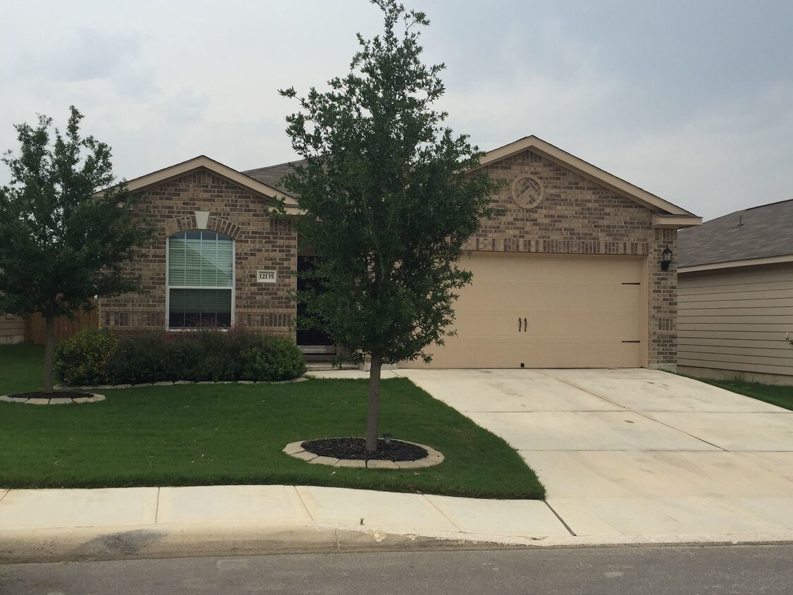 Foto principal - 3 br, 2 bath House - 12135 Luckey Summit