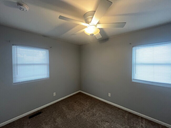 Foto del edificio - 229 S Dearborn Ave