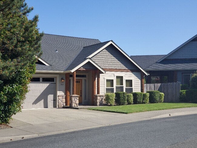 Building Photo - 767 NW Windsor Dr