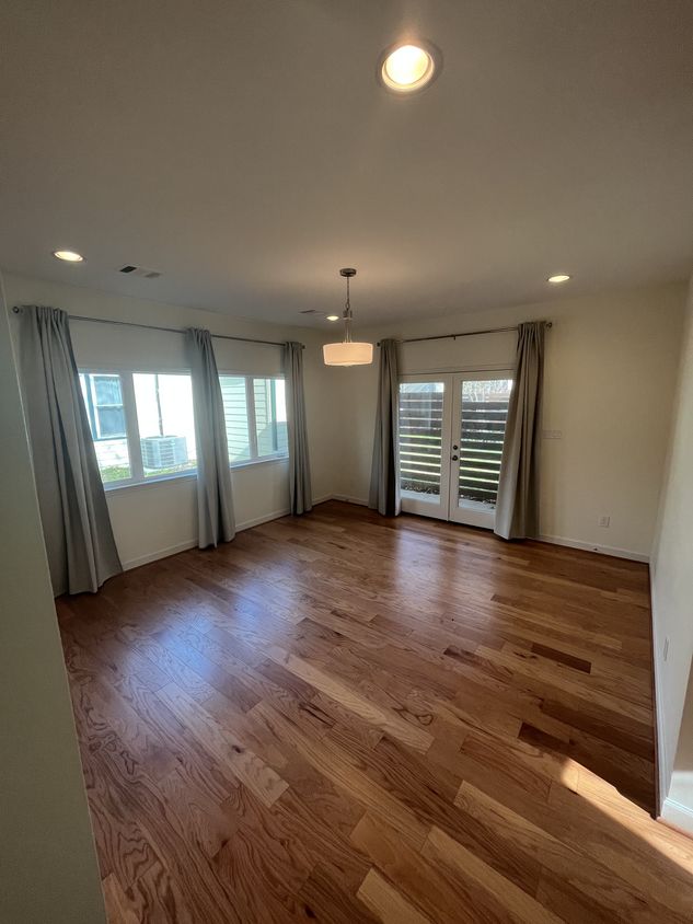 Well lit living room - 4388 Varsity Ln