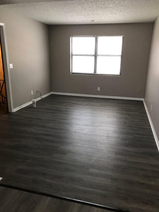 LIVING ROOM - 4310 N 31st St