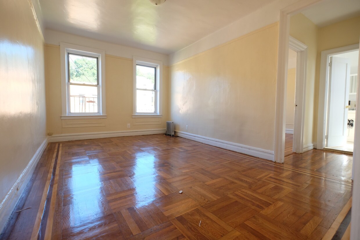 81 Seaman Ave, New York, NY 10034 Apartments in New York, NY