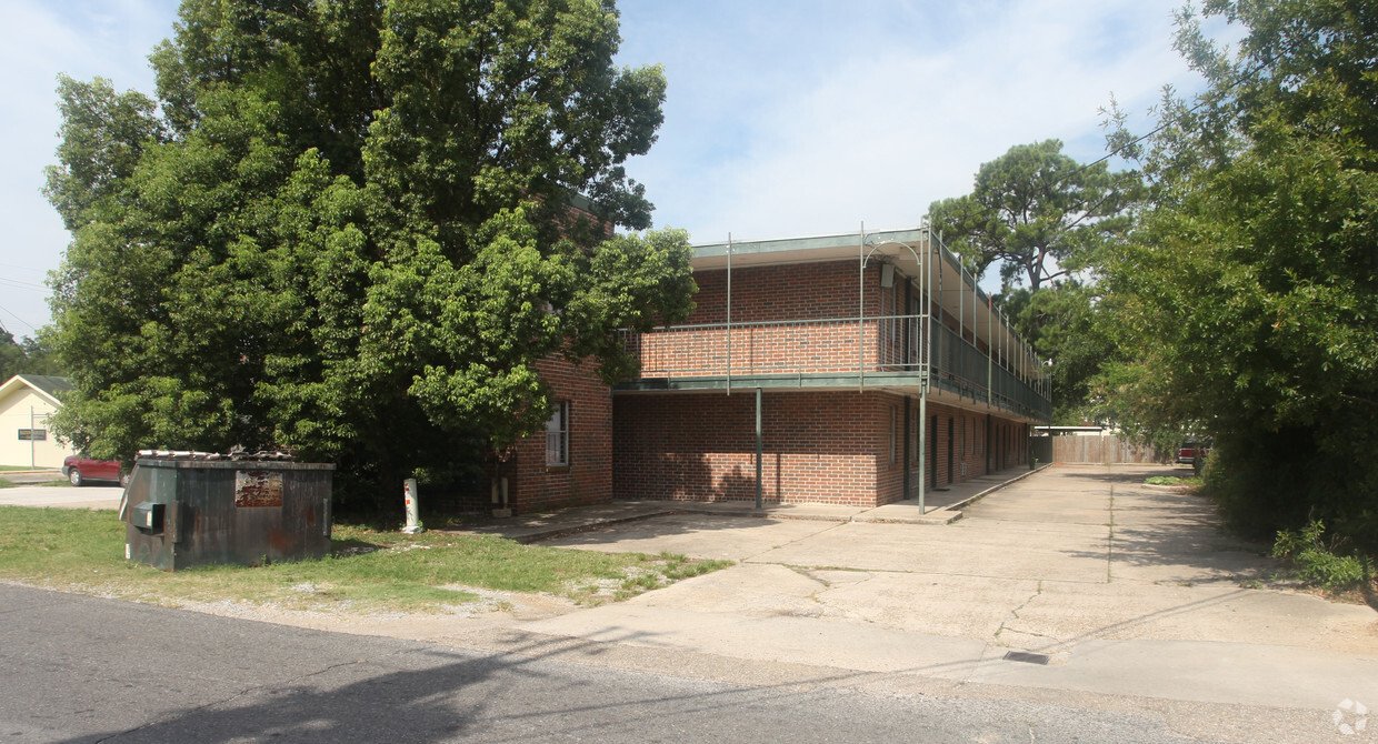 Building Photo - 150 Live Oak Blvd