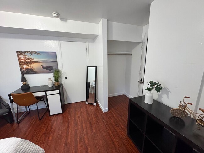Foto del edificio - 68 E 200 S