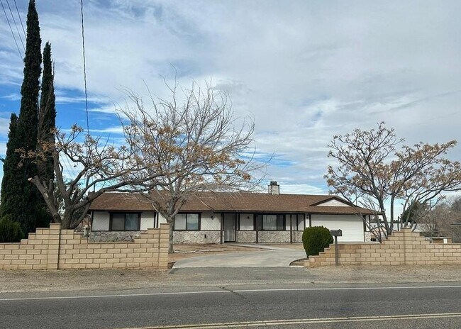 Foto del edificio - 9470 Peach Ave