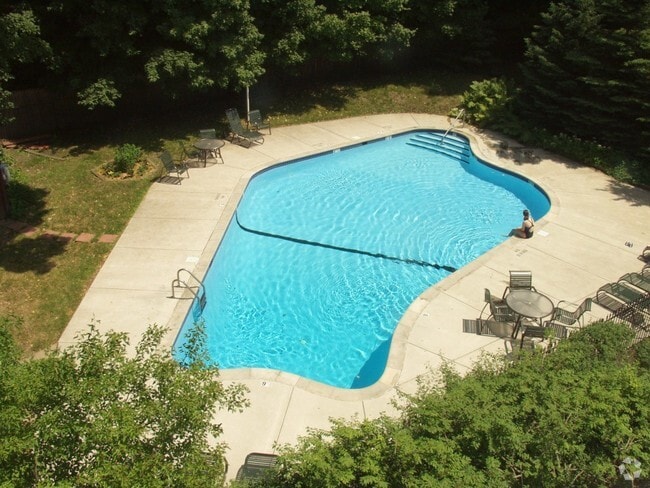 Pool - Wayzata Woods
