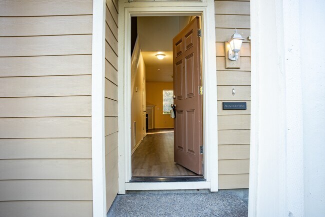 Foto del edificio - 7588 NE Curtis Ct