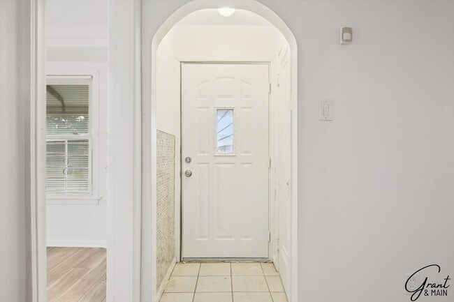 Foto del edificio - 3 bedroom $1150