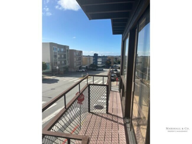 Foto del edificio - LAUREL HEIGHTS! Spacious 2 BR In Beautiful...