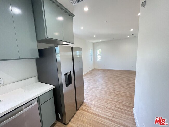 Foto del edificio - 4017 Mont Clair St