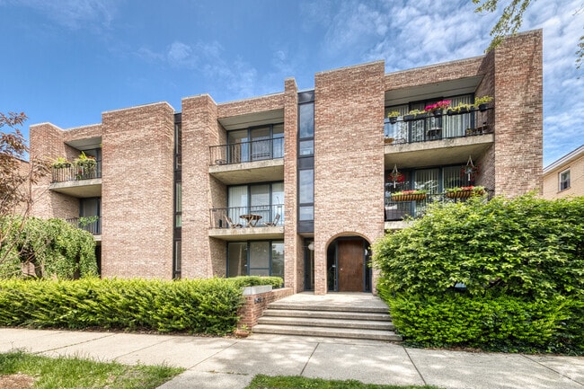 Building Photo - 5435 N Artesian Ave